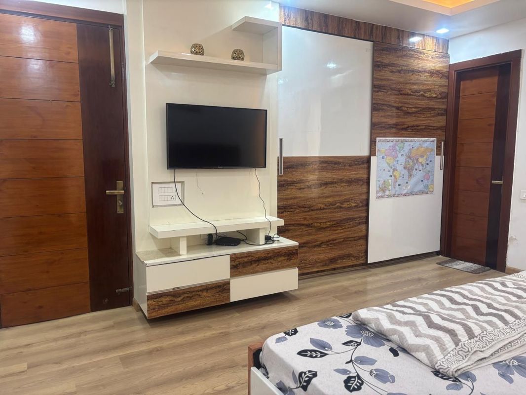 3 BHK Builder Floor For Rent in Unitech South City II