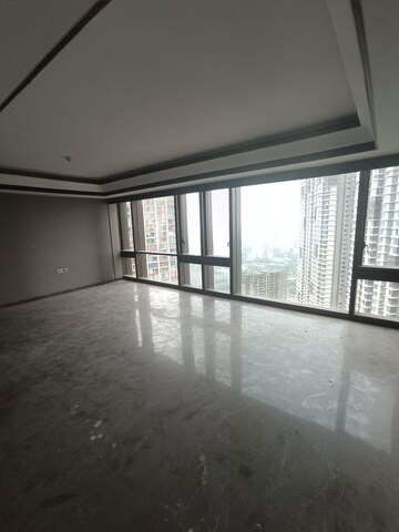 Room in 5 BHK Apartment at Lodha Trump Tower, Worli – for Sale