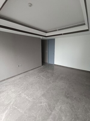 Room in 5 BHK Apartment at Lodha Trump Tower, Worli – for Sale