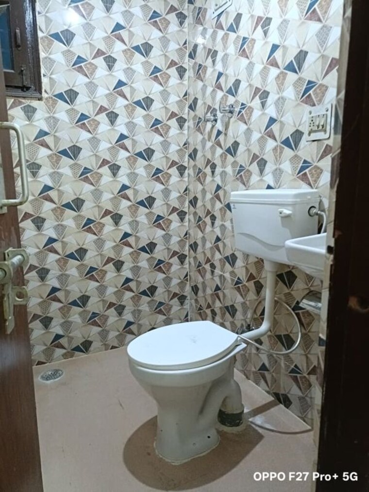 Bathroom, sector 11 dwarka 4 Bedroom 2000 Sq.Ft. Apartment In Sector 11 Dwarka Delhi 9989671