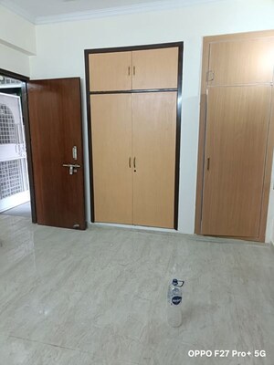 Room in 4 BHK Apartment at Sector 11 Dwarka – for Rent