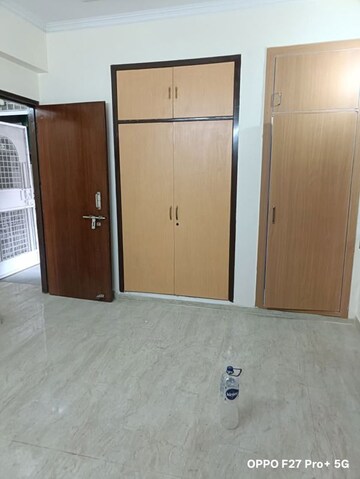 Room in 4 BHK Apartment at Sector 11 Dwarka – for Rent