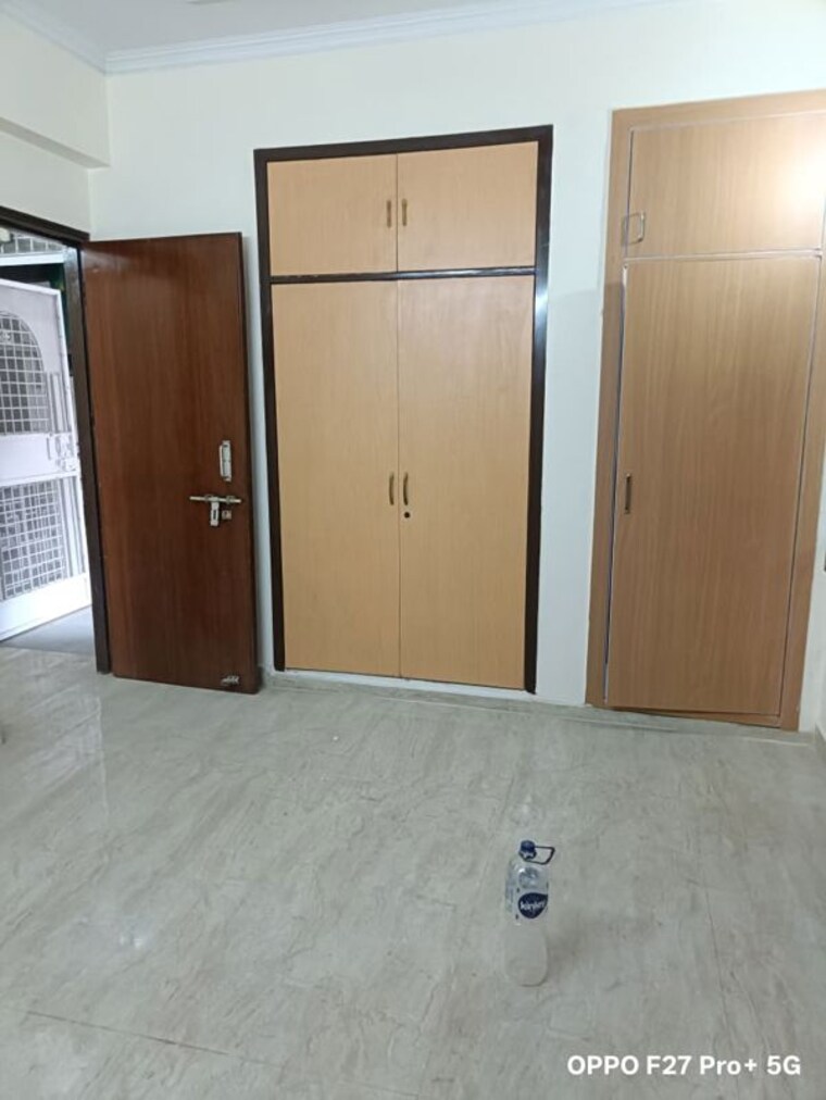 Room, sector 11 dwarka 4 Bedroom 2000 Sq.Ft. Apartment In Sector 11 Dwarka Delhi 9989671