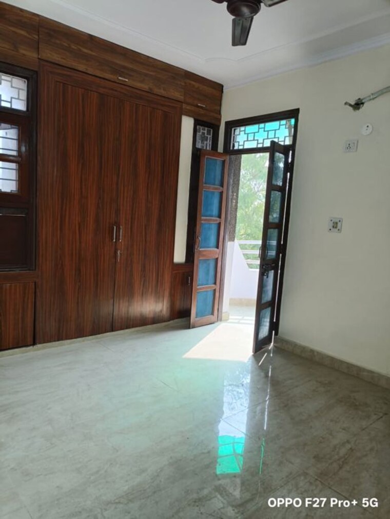 Room, sector 11 dwarka 4 Bedroom 2000 Sq.Ft. Apartment In Sector 11 Dwarka Delhi 9989671