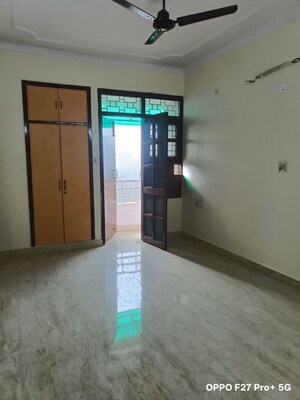 Room in 4 BHK Apartment at Sector 11 Dwarka – for Rent