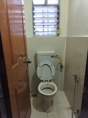 Bathroom in 3.5 BHK Apartment at Amanora Adreno Towers, Hadapsar – for Rent