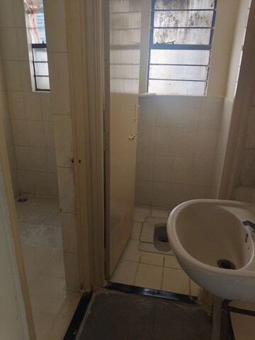 Bathroom in 3.5 BHK Apartment at Amanora Adreno Towers, Hadapsar – for Rent