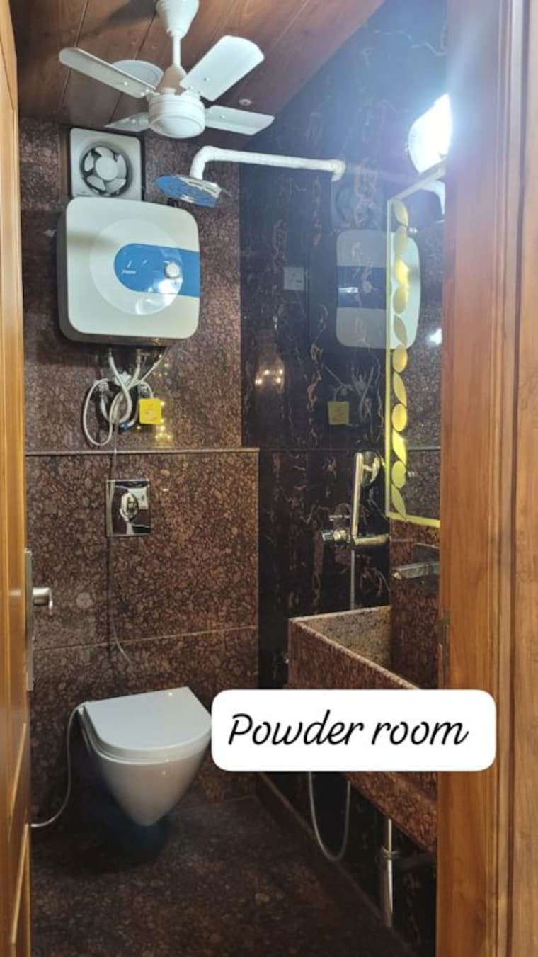 undefined, vasant kunj 5 Bedroom 1400 Sq.Ft. Apartment In Vasant Kunj Delhi 9989703