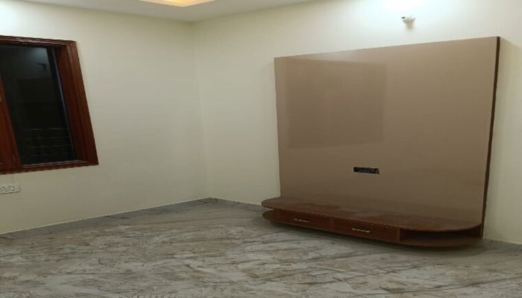 Room, shankarpura 2.5 Bedroom 890 Sq.Ft. Builder Floor In Shankarpura Delhi 9989769