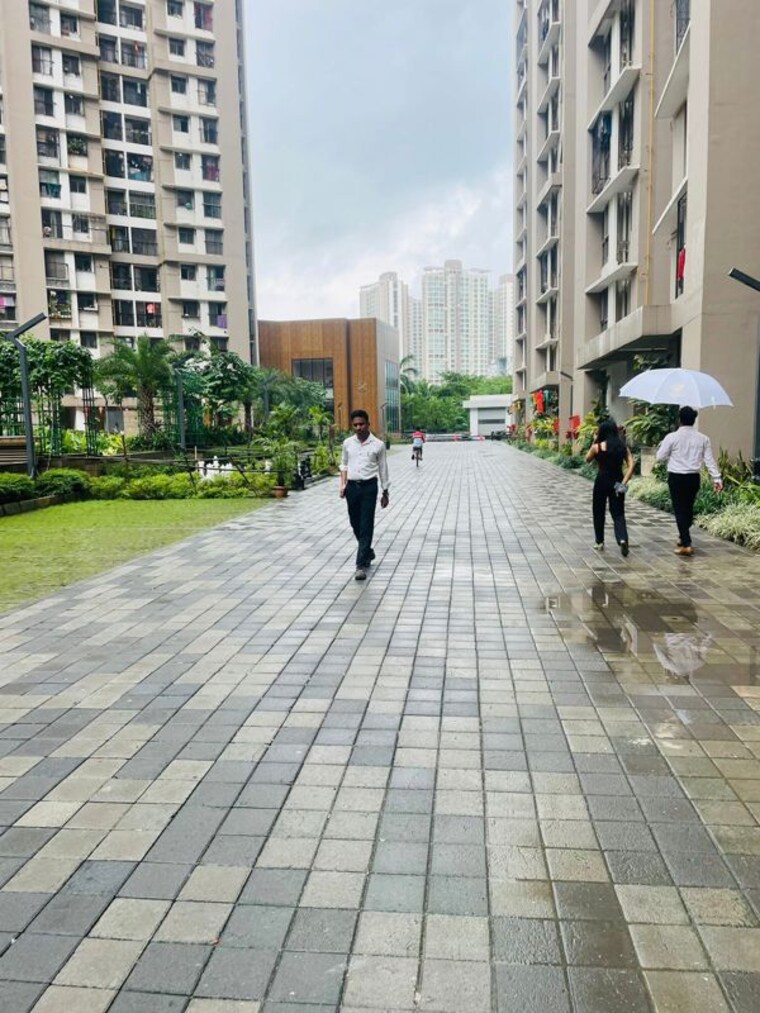  Parking, runwal-eirene 2 Bedroom 568 Sq.Ft. Apartment In Balkum Pada Thane 9989849