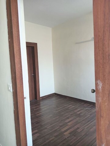 Room in 3 BHK Apartment at Jaypee Green Wish town Klassic, Sector 134 – for Rent