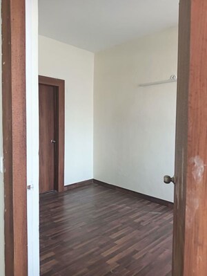 Room in 3 BHK Apartment at Jaypee Green Wish town Klassic, Sector 134 – for Rent