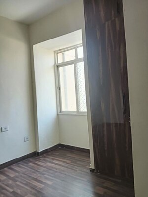 Room in 3 BHK Apartment at Jaypee Green Wish town Klassic, Sector 134 – for Rent