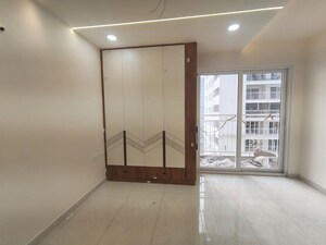 Room in 3 BHK Apartment at Prestige Beverly Hills, Kokapet – for Rent