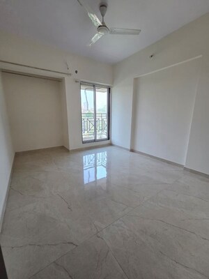 Room in 2 BHK Apartment at Cosmos Habitat, Majiwada – for Rent