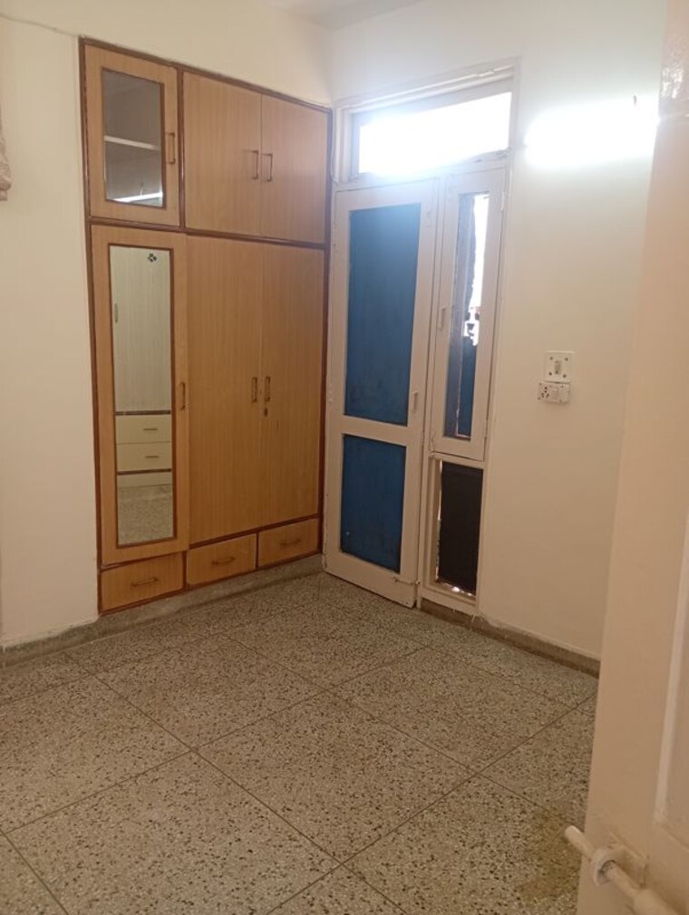 Room, sector 4 dwarka 3 Bedroom 1600 Sq.Ft. Apartment In Sector 4 Dwarka Delhi 9989990