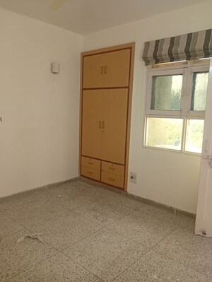 Room in 3 BHK Apartment at Sector 4 Dwarka – for Rent