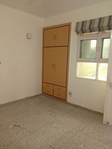 Room in 3 BHK Apartment at Sector 4 Dwarka – for Rent