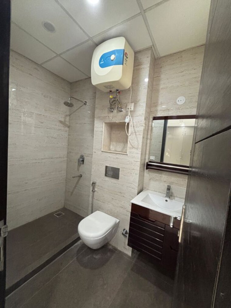 Bathroom, sushant-vyapaar-kendra 6+ Bedroom 2700 Sq.Ft. Villa In Sector 43 Gurgaon 9989994