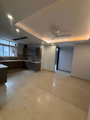 Room in 6+ BHK Villa at Sushant Vyapaar Kendra, Sector 43 – for Sale