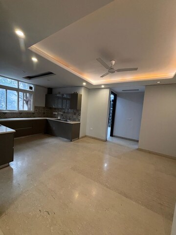 Room in 6+ BHK Villa at Sushant Vyapaar Kendra, Sector 43 – for Sale