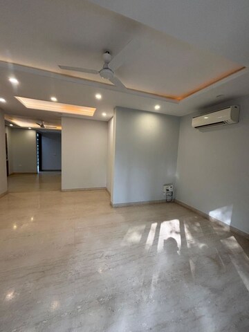Room in 6+ BHK Villa at Sushant Vyapaar Kendra, Sector 43 – for Sale