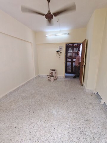 Room in 1 BHK Apartment at New Tulip CHS, Kandivali East – for Rent