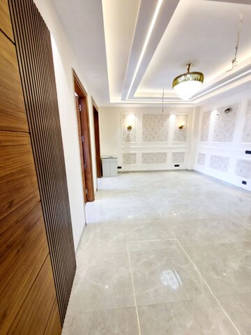 Building Lobby in 3 BHK Builder Floor at Sector 40 – for Sale