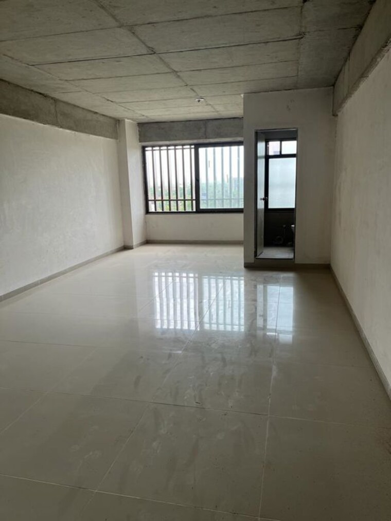Room, ambli Commercial Office Space 731 Sq.Ft. In Ambli Ahmedabad 9990006