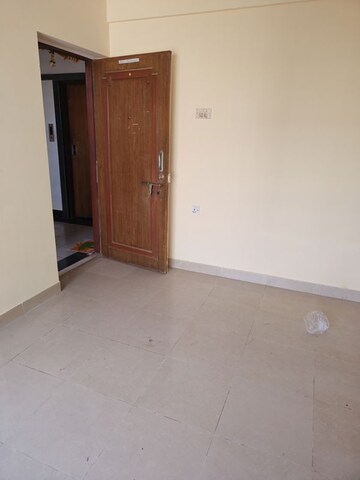 Room in 1 BHK Apartment at Lokhandwala Infrastructure Spring Leaf, Kandivali East – for Rent