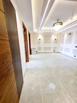 Room in 3 BHK Builder Floor at Sector 40 – for Sale