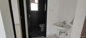 Bathroom in 3 BHK Builder Floor at DLF City Phase IV, Dlf Phase iv – for Rent