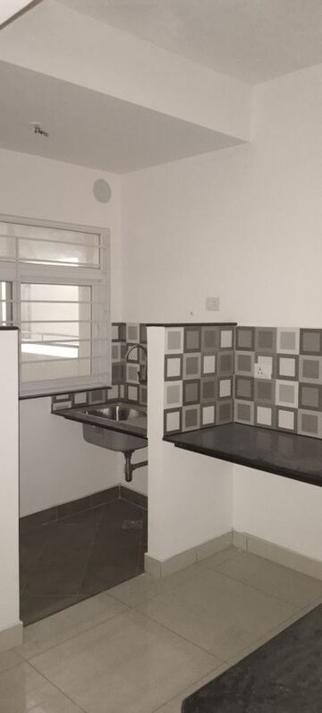 Staircase in 3 BHK Builder Floor at DLF City Phase IV, Dlf Phase iv – for Rent