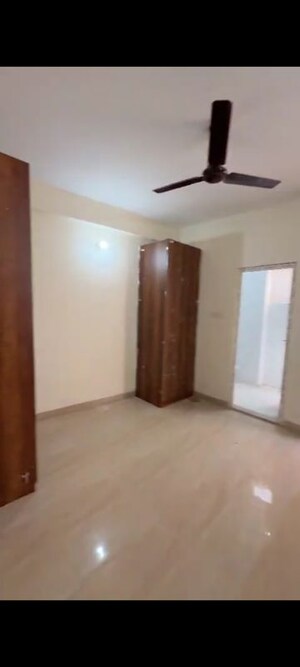 Room in 1 BHK Builder Floor at RWA Apartments Sector 72, Sector 72 – for Rent