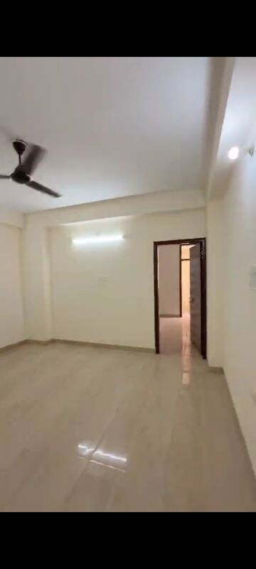 Room in 1 BHK Builder Floor at RWA Apartments Sector 72, Sector 72 – for Rent