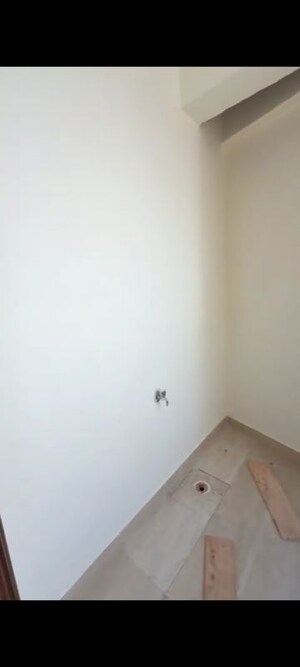 Room in 1 BHK Builder Floor at RWA Apartments Sector 72, Sector 72 – for Rent