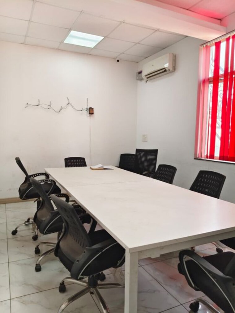 Team Area, sector 63 Commercial Office Space 2700 Sq.Ft. In Sector 63 Noida 9990341