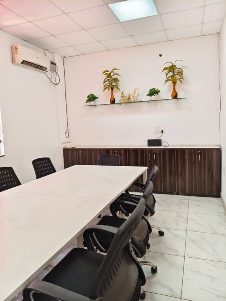 Team Area, sector 63 Commercial Office Space 2700 Sq.Ft. In Sector 63 Noida 9990341