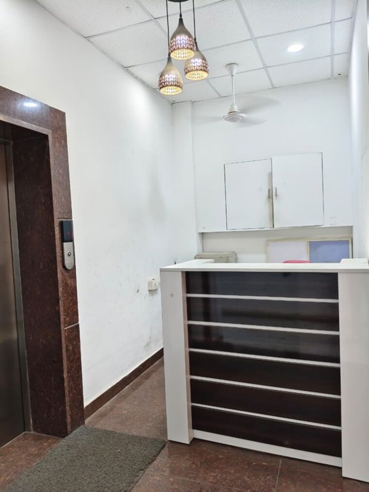 Balcony, sector 63 Commercial Office Space 2700 Sq.Ft. In Sector 63 Noida 9990341