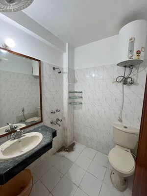 Bathroom in 3 BHK Builder Floor at DLF City Phase IV, Dlf Phase iv – for Rent