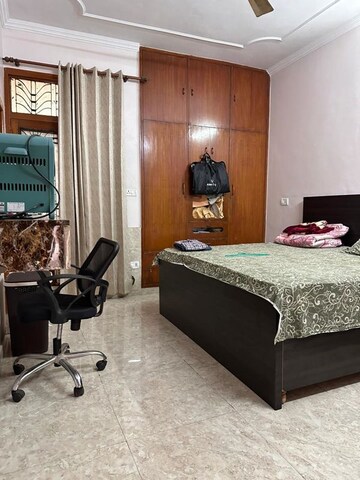 Living Room in 3 BHK Builder Floor at DLF City Phase IV, Dlf Phase iv – for Rent