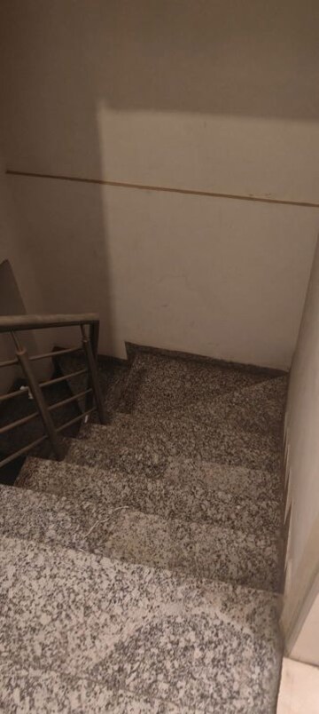 Staircase in 3 BHK Builder Floor at DLF City Phase IV, Dlf Phase iv – for Rent