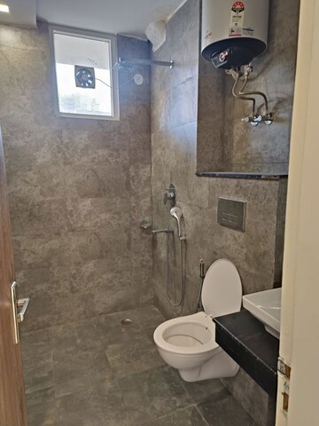 Bathroom in 3 BHK Builder Floor at DLF City Phase IV, Dlf Phase iv – for Rent