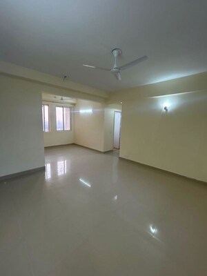 Room in 3 BHK Apartment at Jaypee Greens Kensington Park Apartment Heights, Sector 133 – for Rent