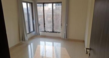 Room in 2 BHK Apartment at Vardhman Grandeur, Andheri West – for Rent