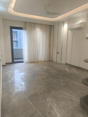 Room in 4 BHK Builder Floor at SS 100, Sector 49 – for Rent