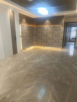 Room in 4 BHK Builder Floor at SS 100, Sector 49 – for Rent