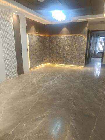 Room in 4 BHK Builder Floor at SS 100, Sector 49 – for Rent