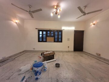 Parking in 2 BHK Builder Floor at Malviya Nagar – for Rent