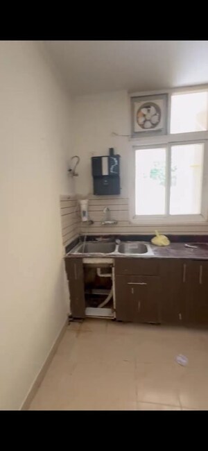 Kitchen in 4 BHK Villa at Amrapali Ivory Heights, Amrapali Dream Valley – for Rent